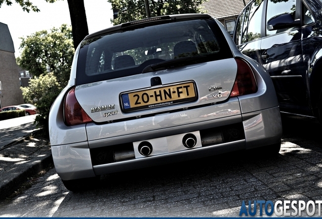 Renault Clio V6