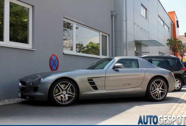 Mercedes-Benz SLS AMG