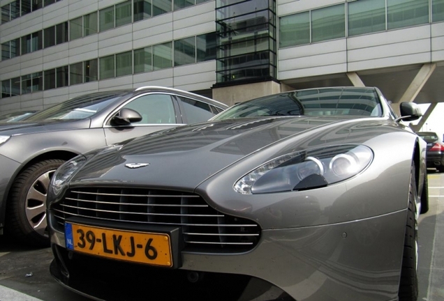 Aston Martin V12 Vantage