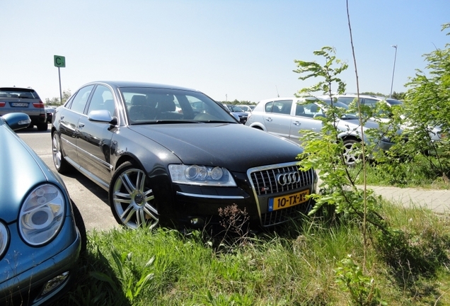 Audi S8 D3