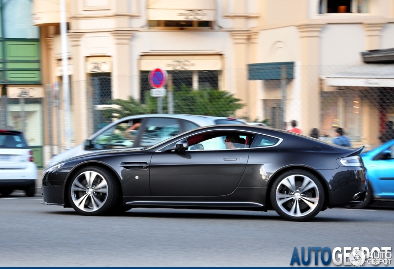 Aston Martin V12 Vantage