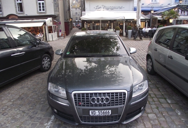 Audi S8 D3