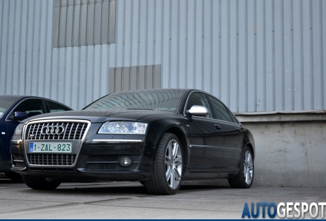 Audi S8 D3