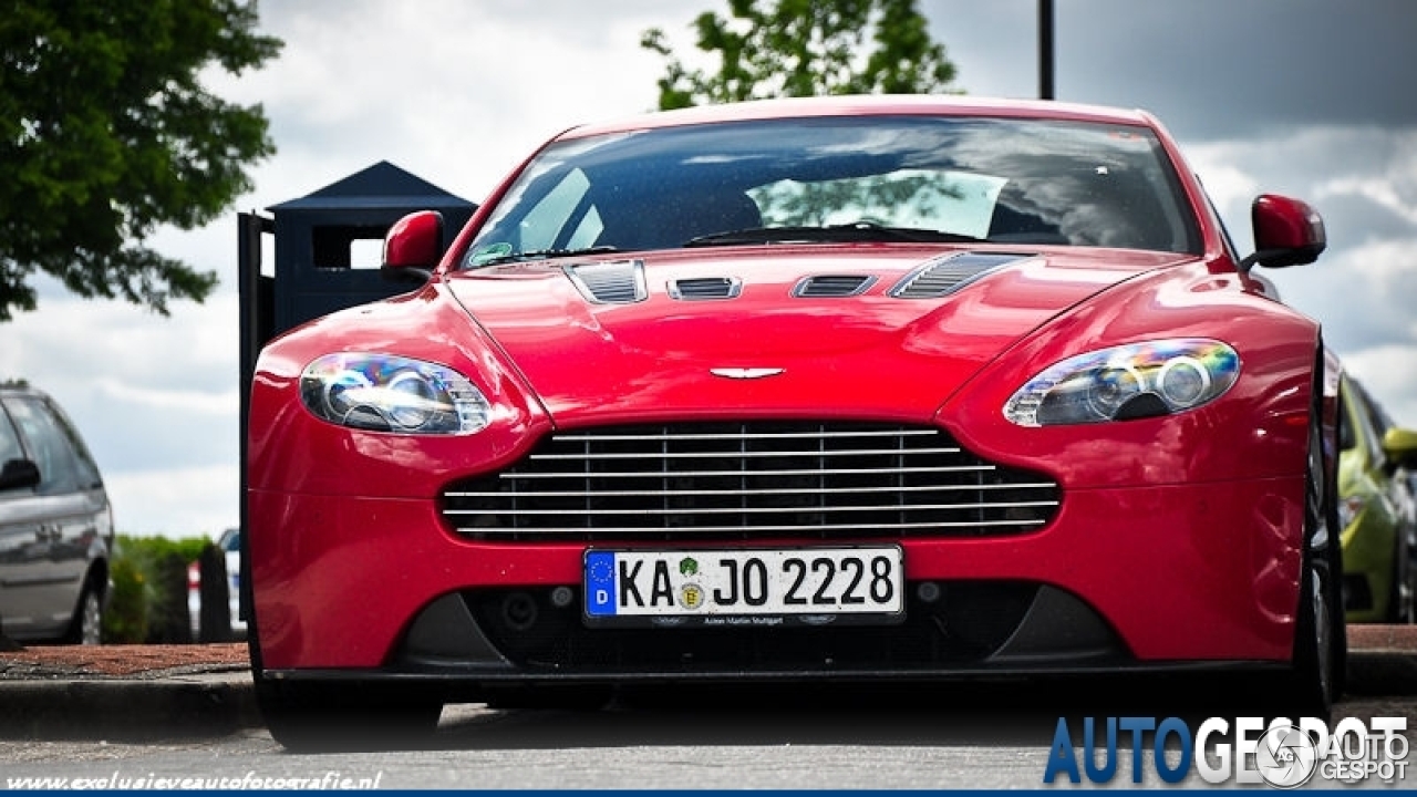 Aston Martin V12 Vantage