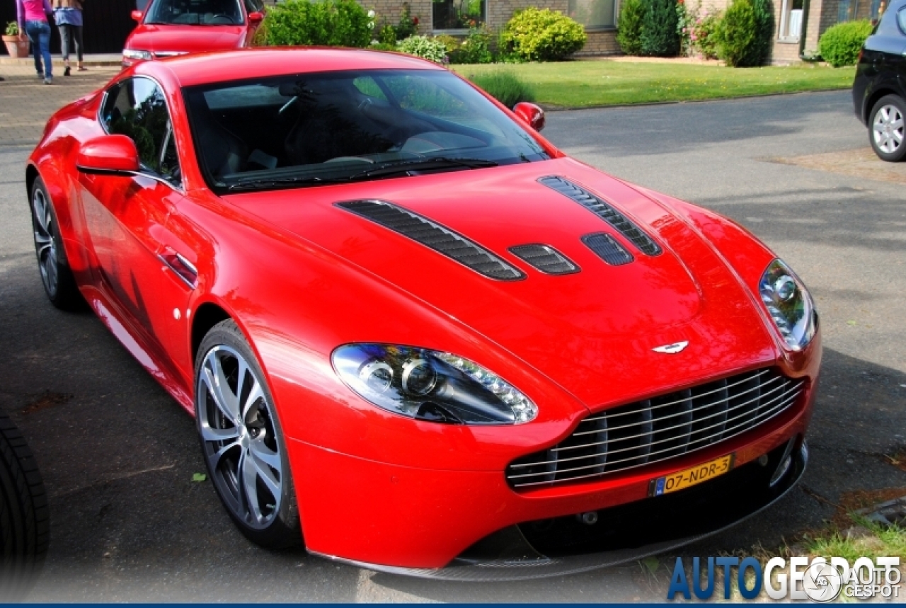 Aston Martin V12 Vantage