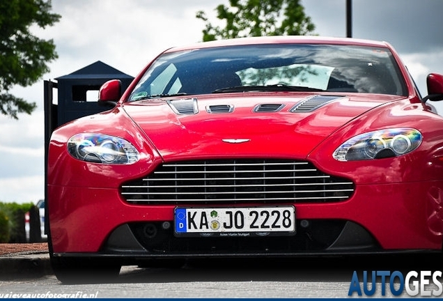 Aston Martin V12 Vantage