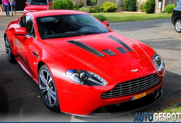 Aston Martin V12 Vantage