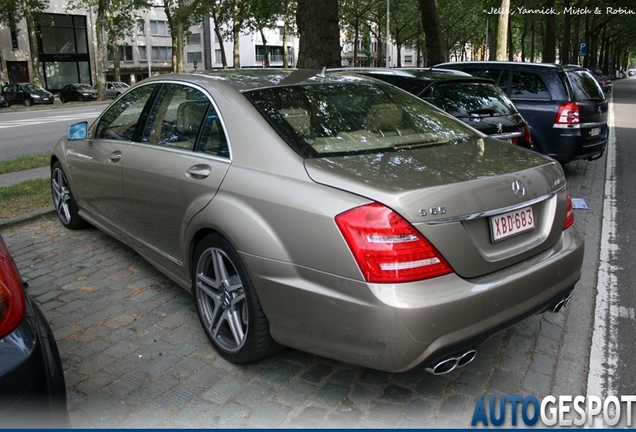 Mercedes-Benz S 65 AMG V221 2010