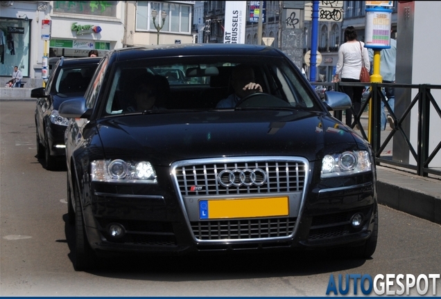 Audi S8 D3