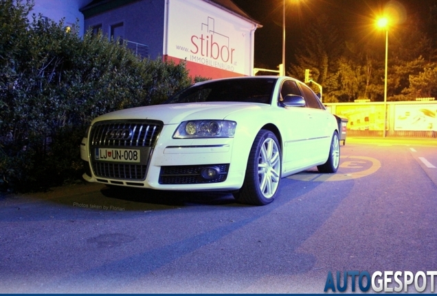 Audi S8 D3