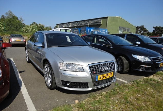 Audi S8 D3