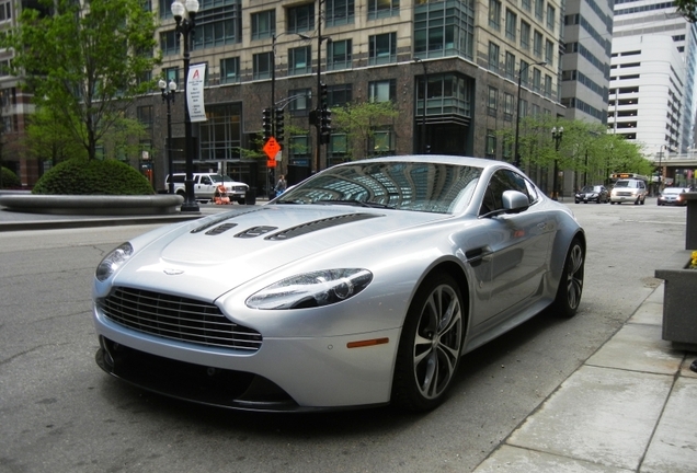 Aston Martin V12 Vantage