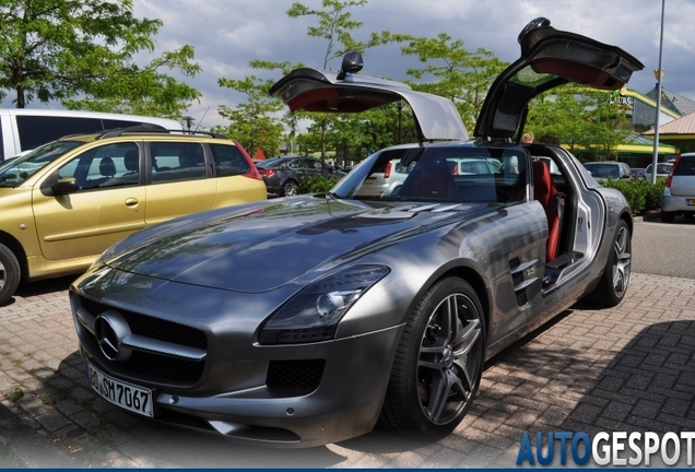 Mercedes-Benz SLS AMG