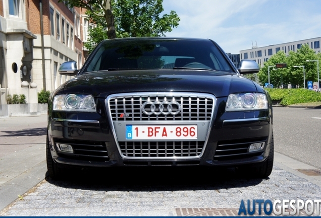 Audi S8 D3