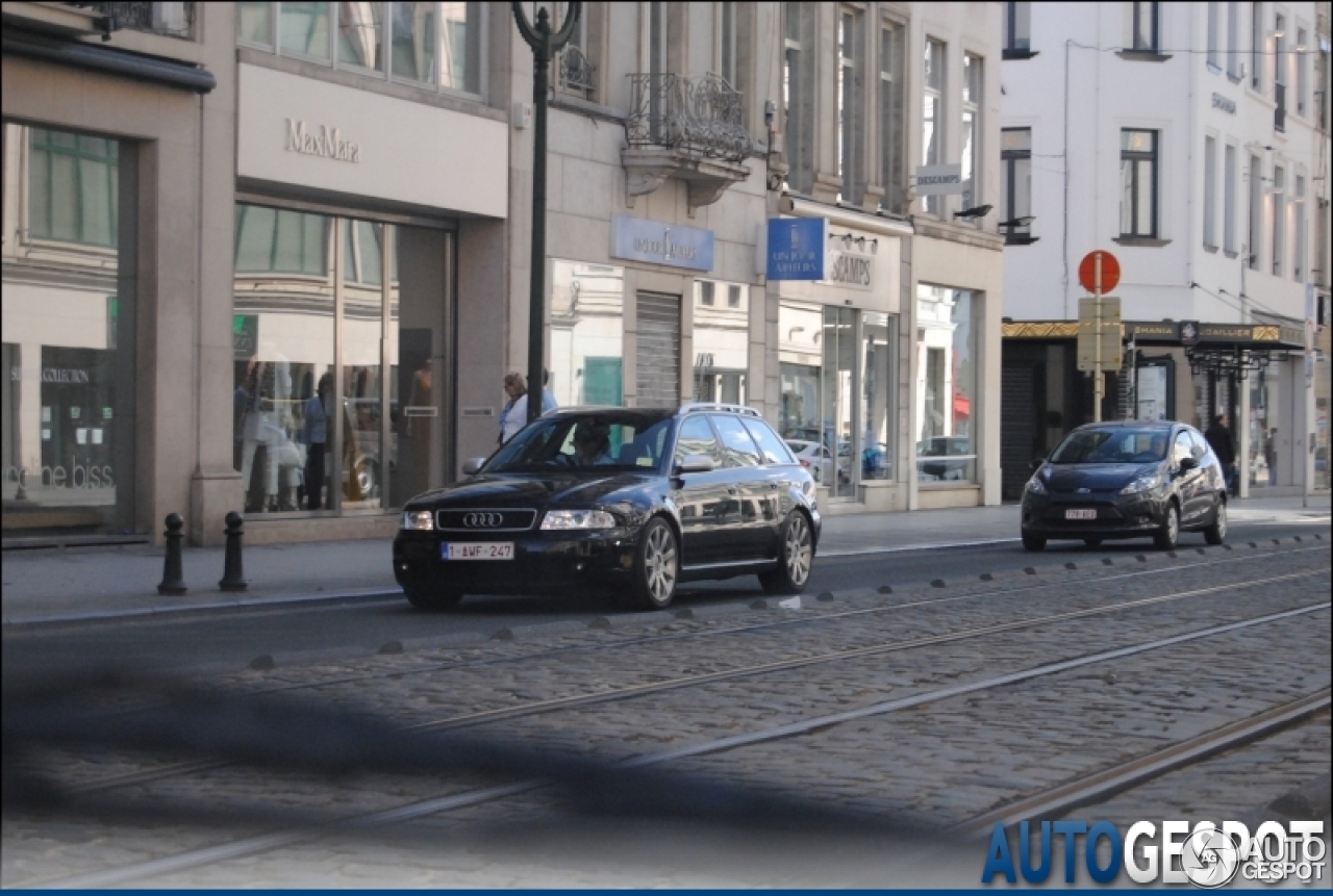 Audi RS4 Avant B5