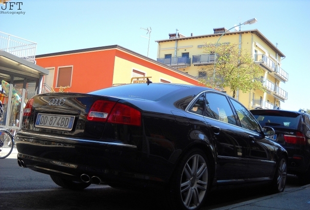 Audi S8 D3