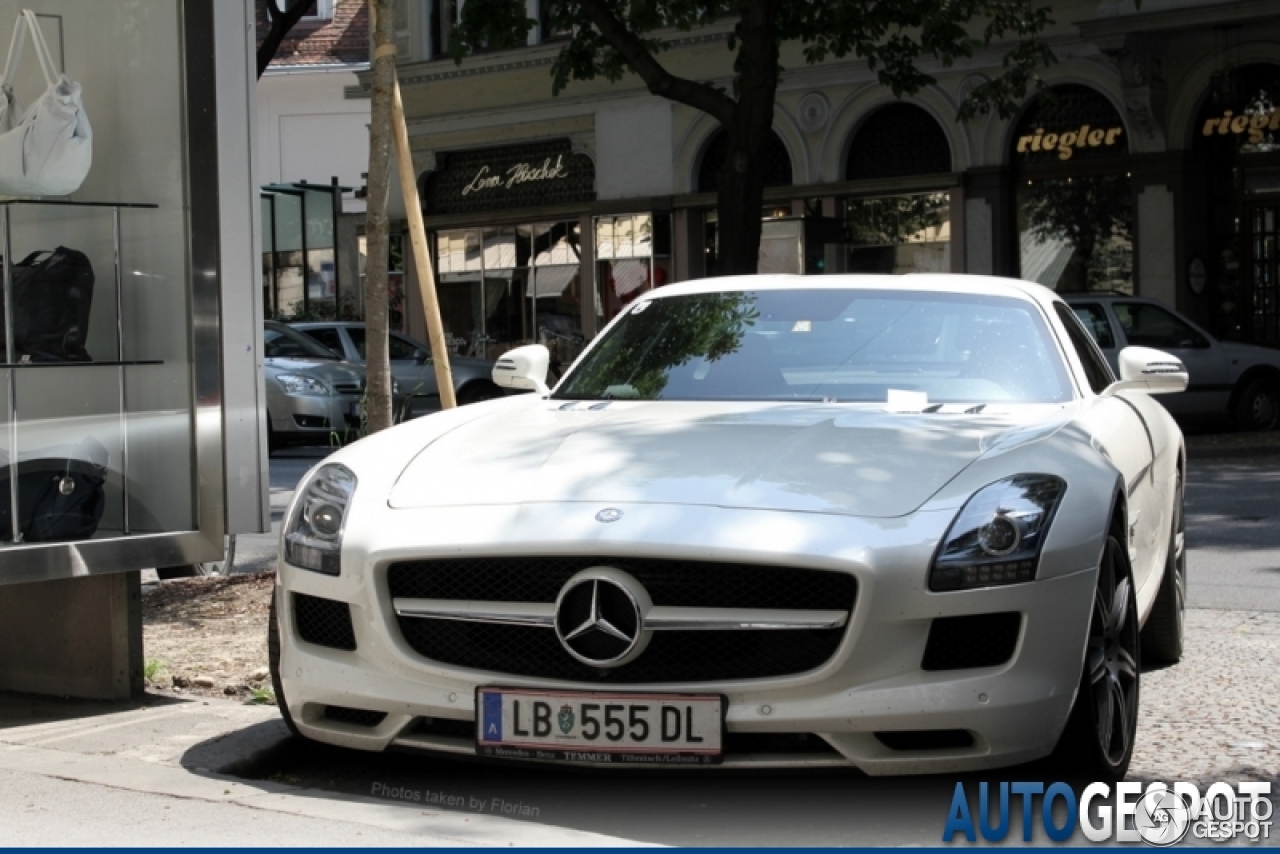 Mercedes-Benz SLS AMG