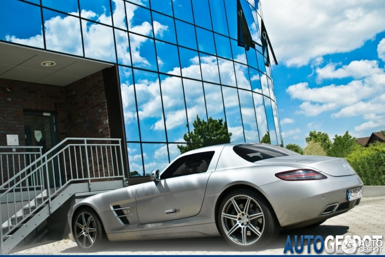 Mercedes-Benz SLS AMG