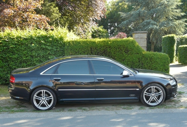 Audi S8 D3