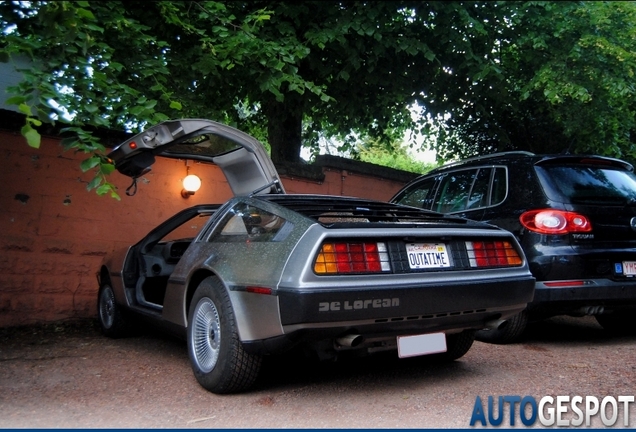 DeLorean DMC-12