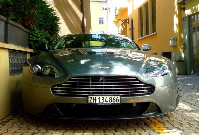 Aston Martin V12 Vantage