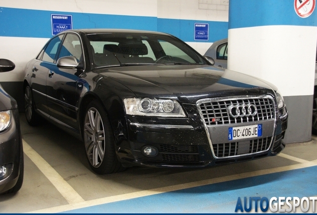 Audi S8 D3