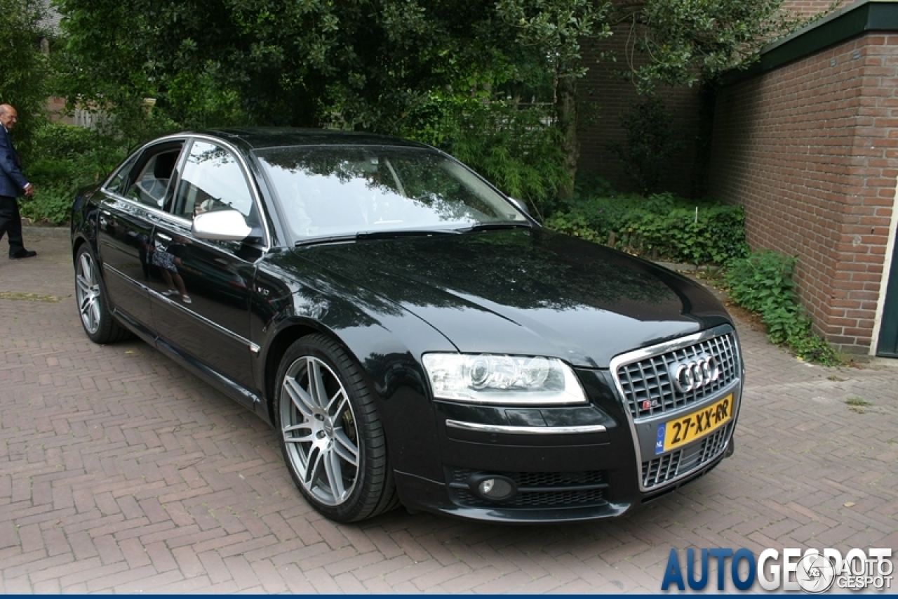 Audi S8 D3