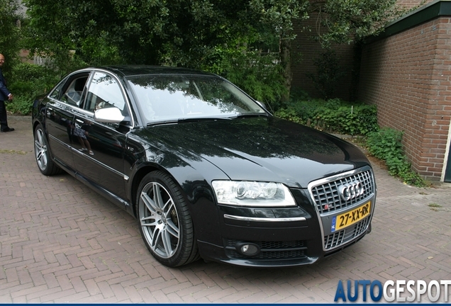 Audi S8 D3