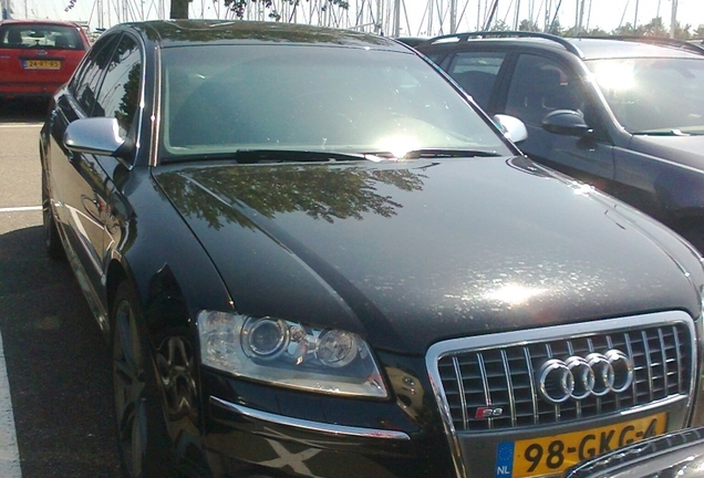 Audi S8 D3