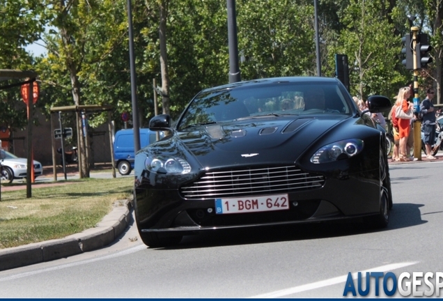 Aston Martin V12 Vantage Carbon Black Edition