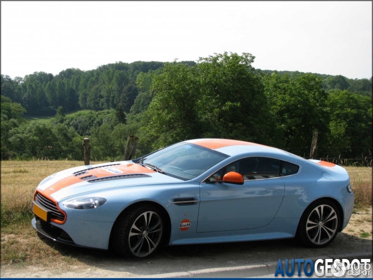 Aston Martin V12 Vantage