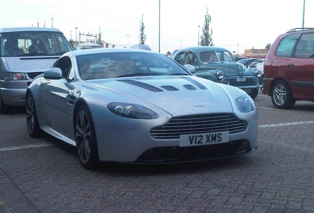 Aston Martin V12 Vantage