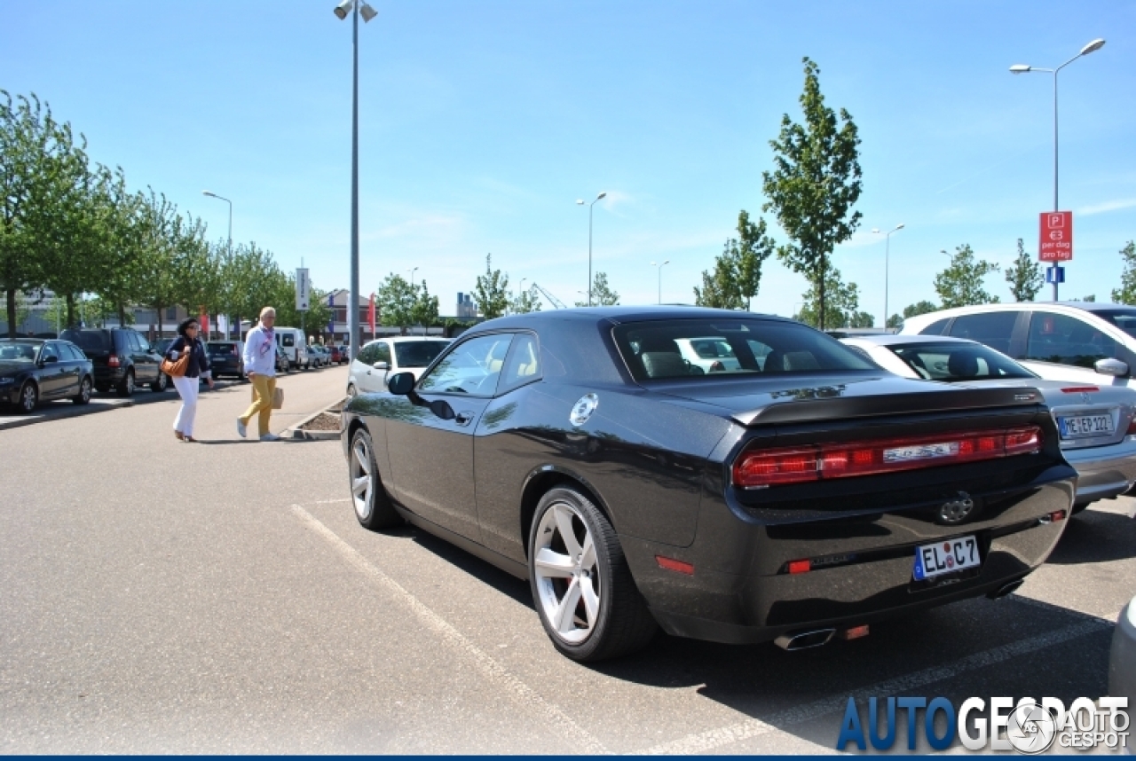 Dodge Challenger SRT-8