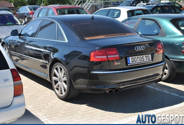 Audi S8 D3