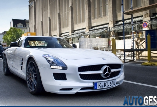 Mercedes-Benz SLS AMG