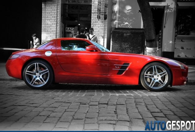 Mercedes-Benz SLS AMG