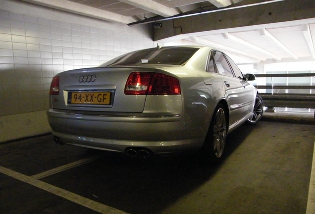 Audi S8 D3