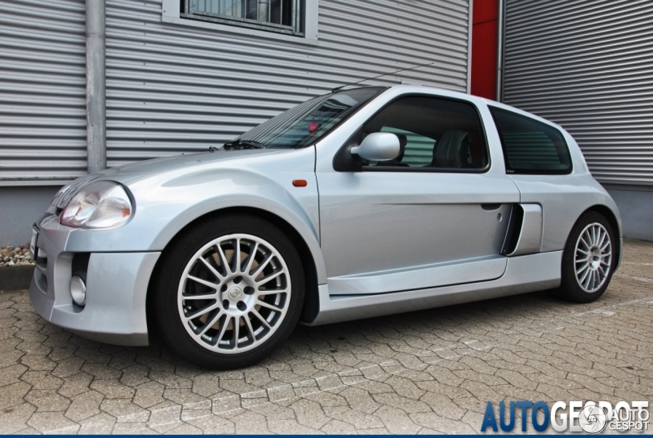 Renault Clio V6