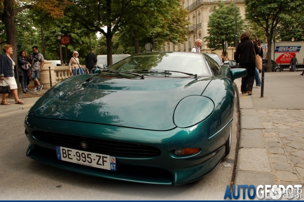 Jaguar XJ220