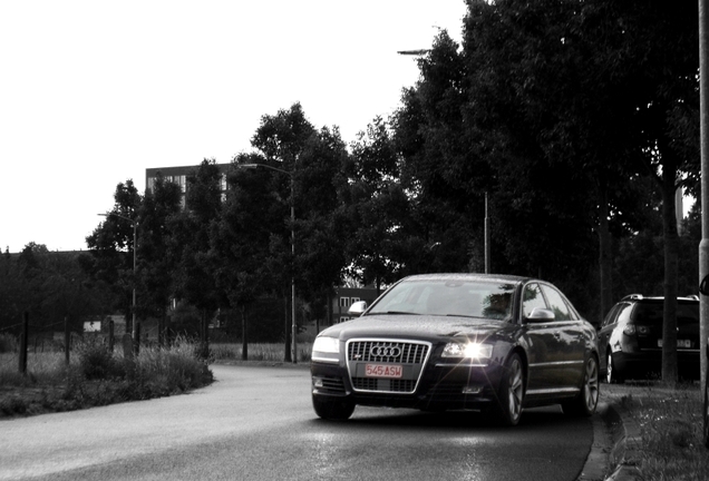 Audi S8 D3