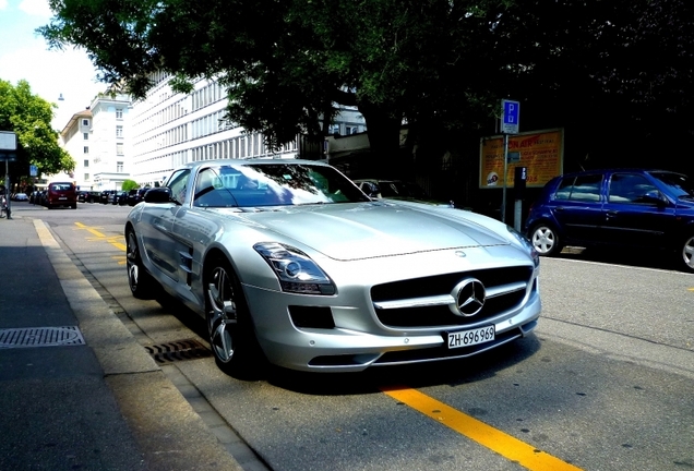 Mercedes-Benz SLS AMG