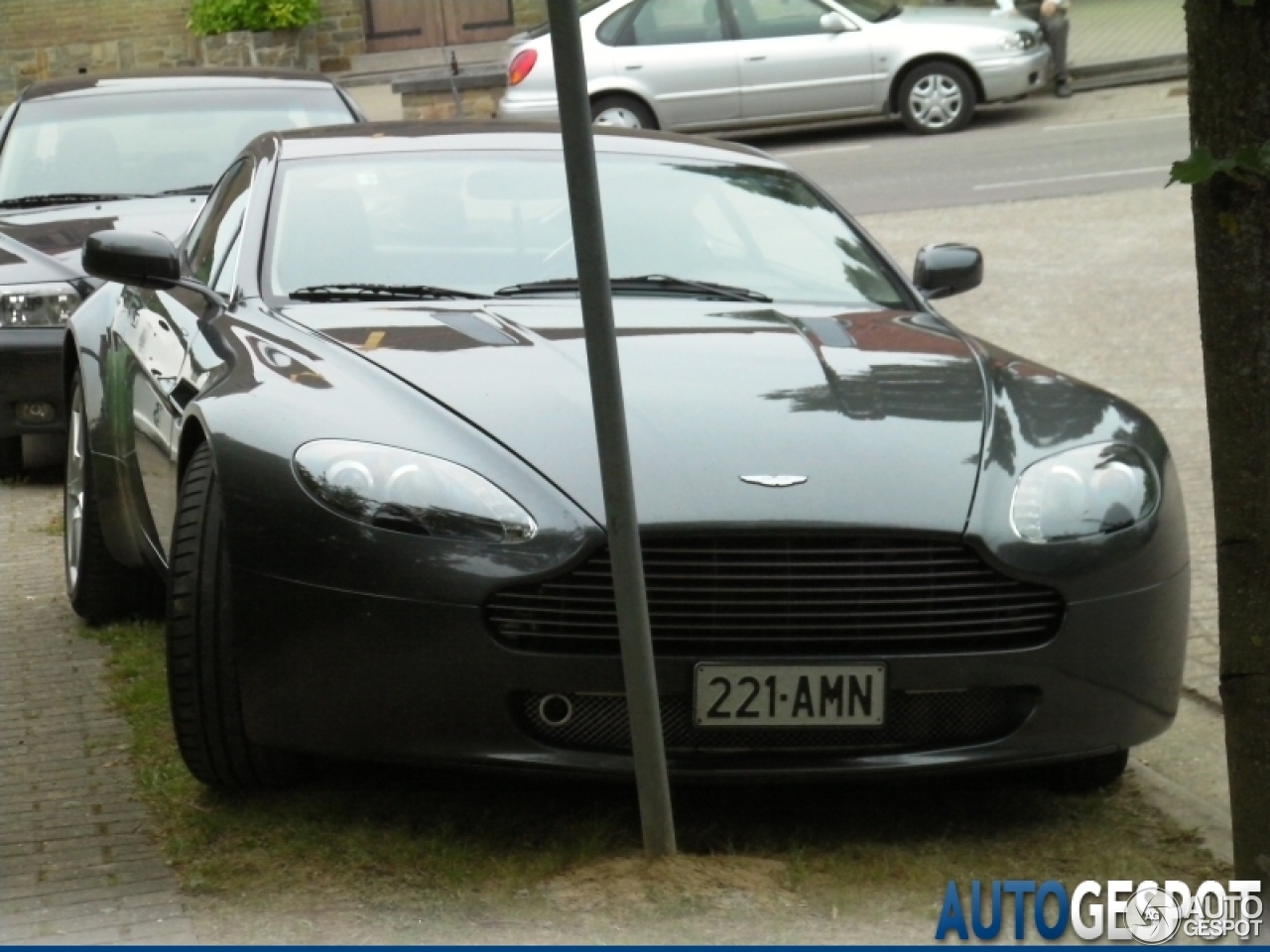 Aston Martin V8 Vantage