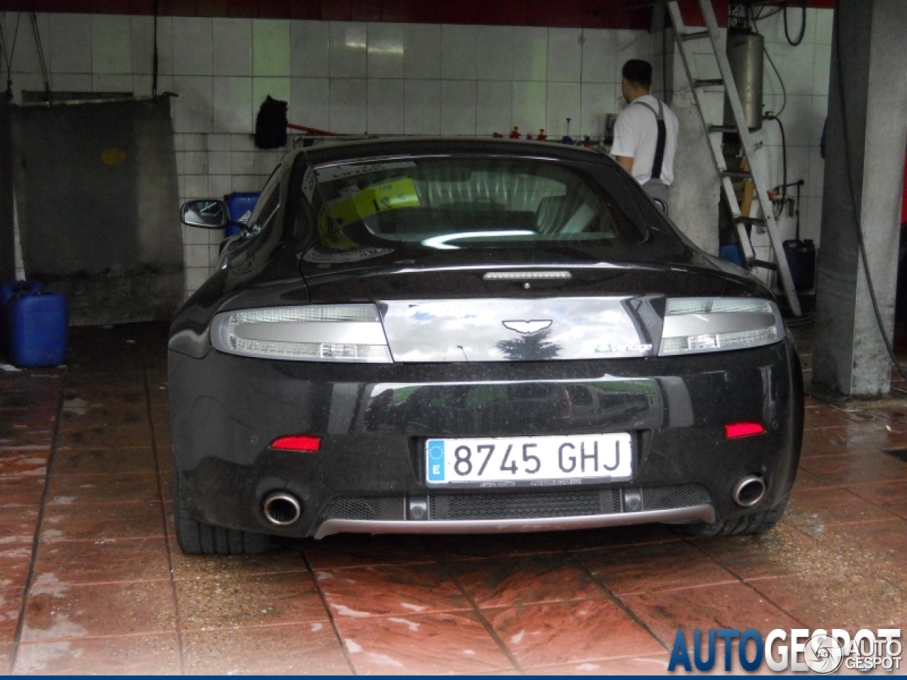 Aston Martin V8 Vantage N400