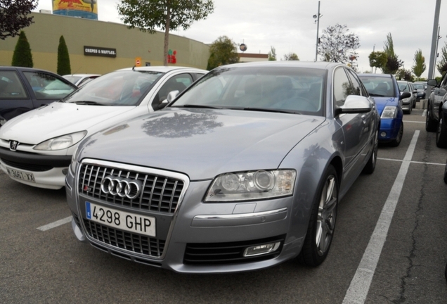 Audi S8 D3