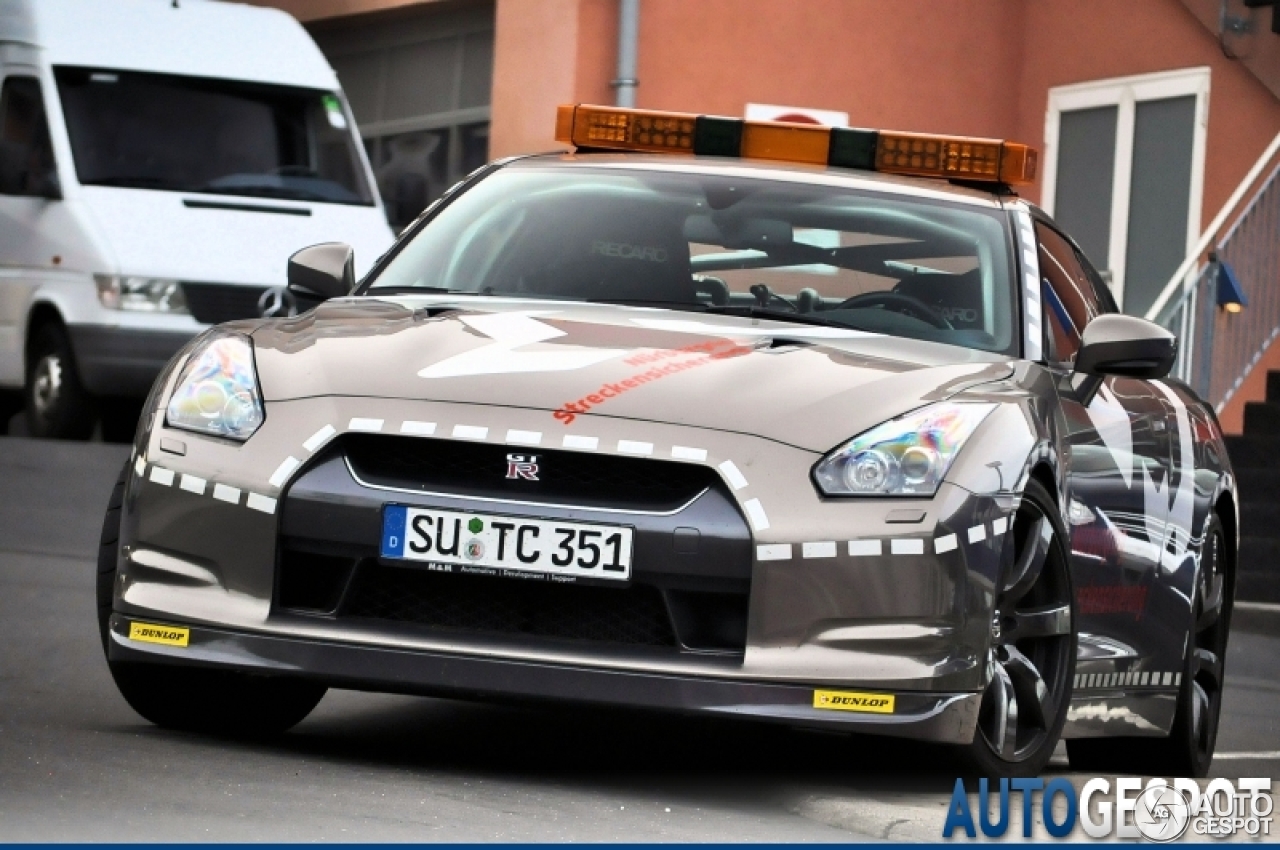 Nissan GT-R