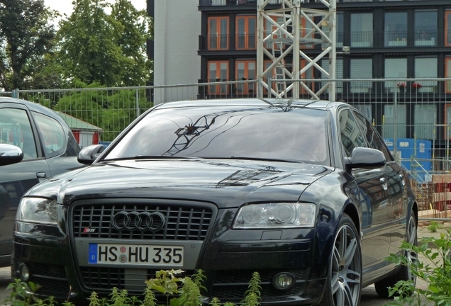 Audi S8 D3