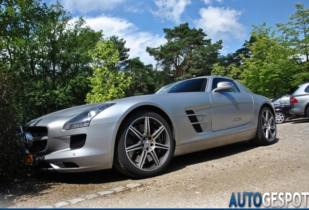 Mercedes-Benz SLS AMG