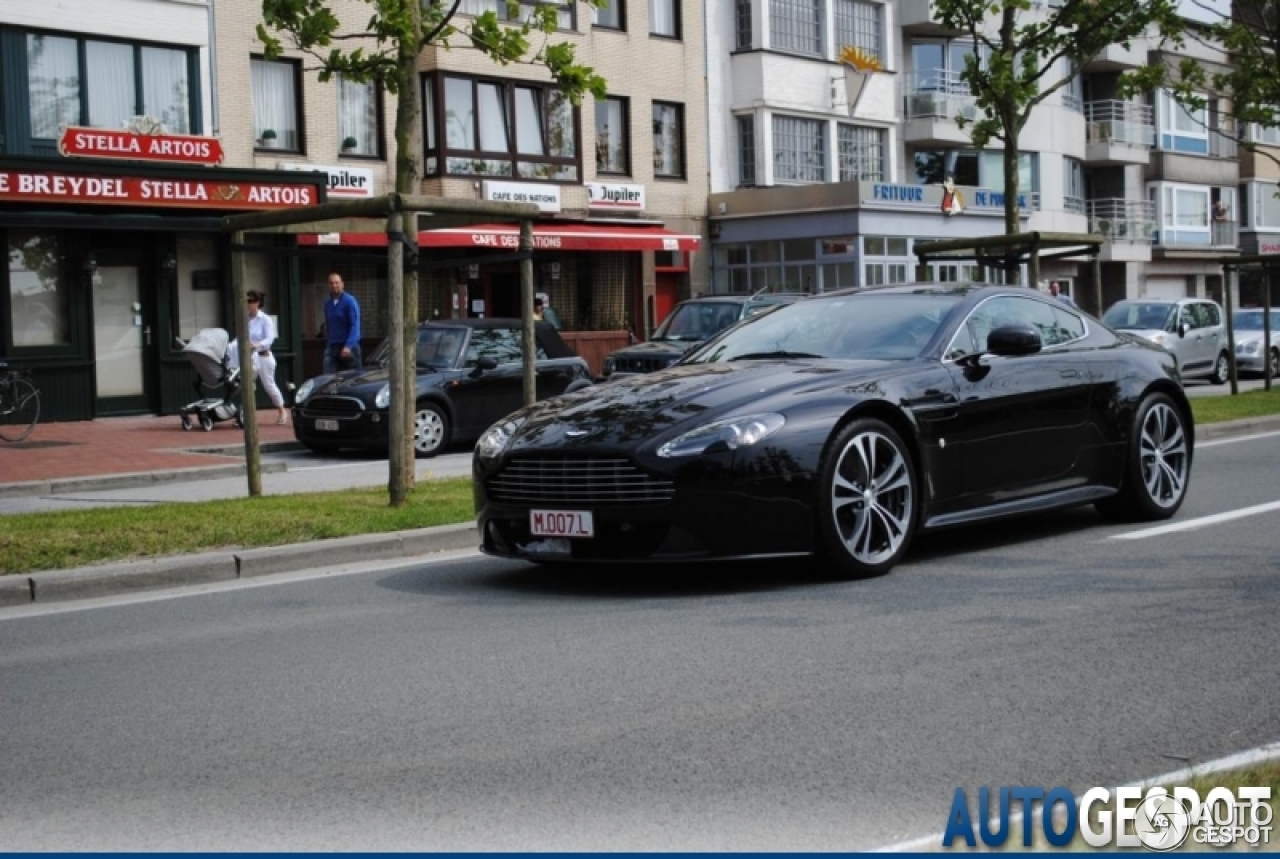 Aston Martin V12 Vantage