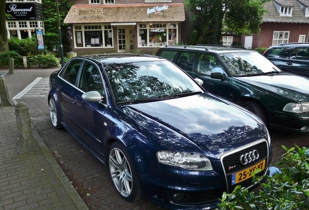 Audi RS4 Sedan