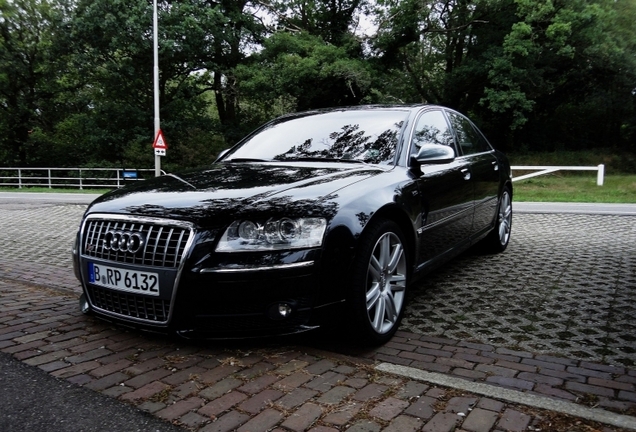 Audi S8 D3